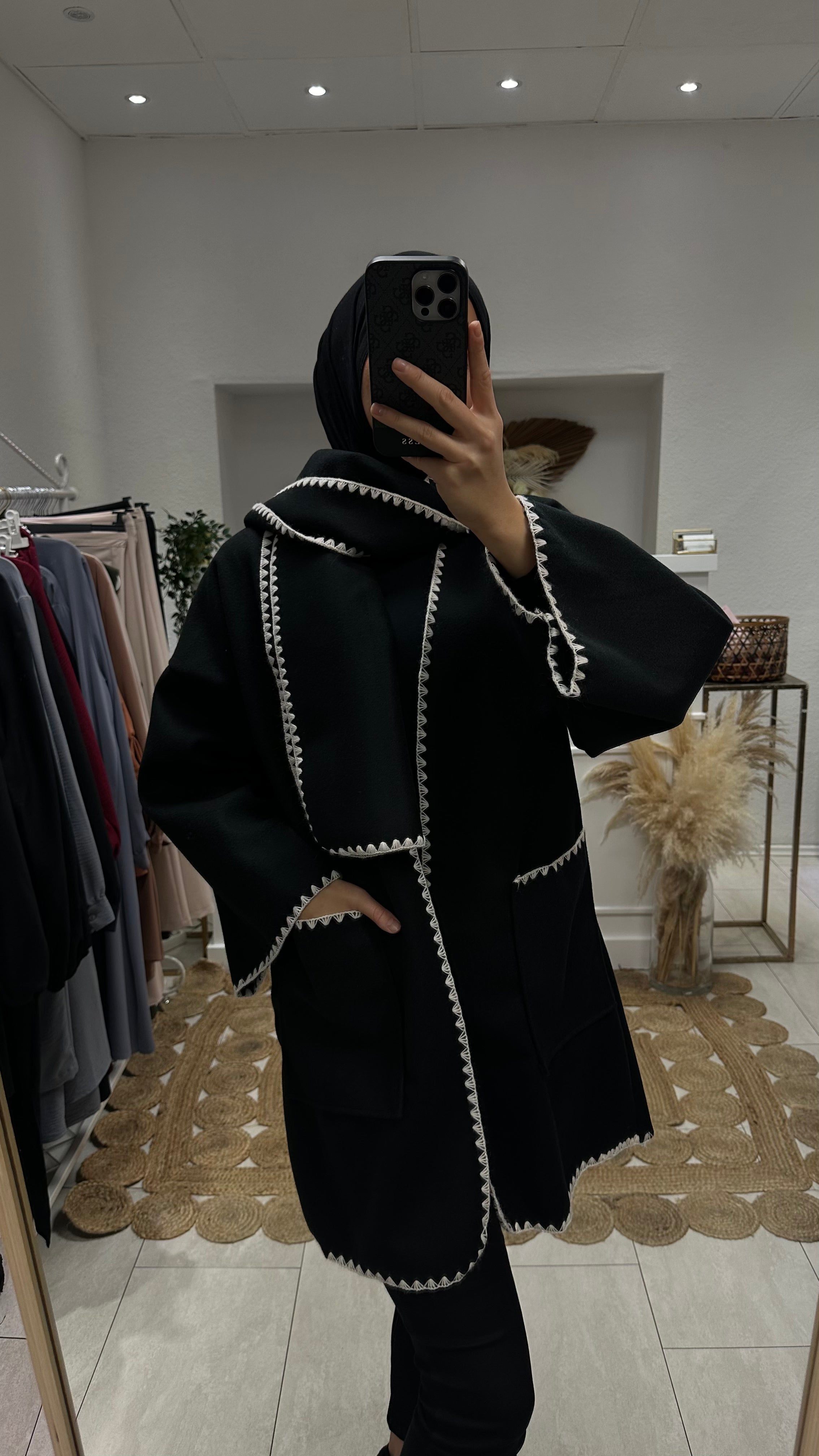 Jacke mit Schal in Schwarz