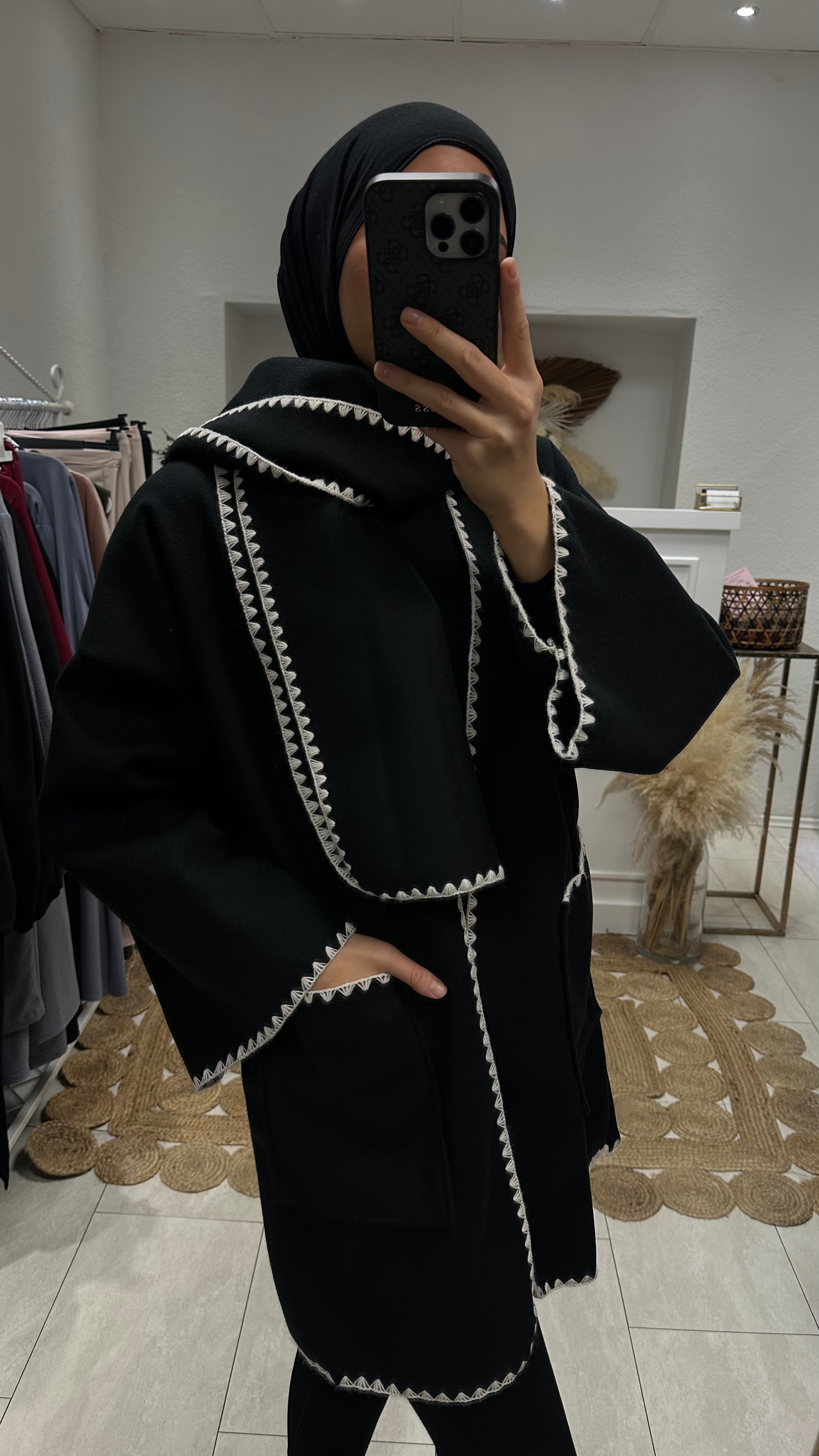 Jacke mit Schal in Schwarz