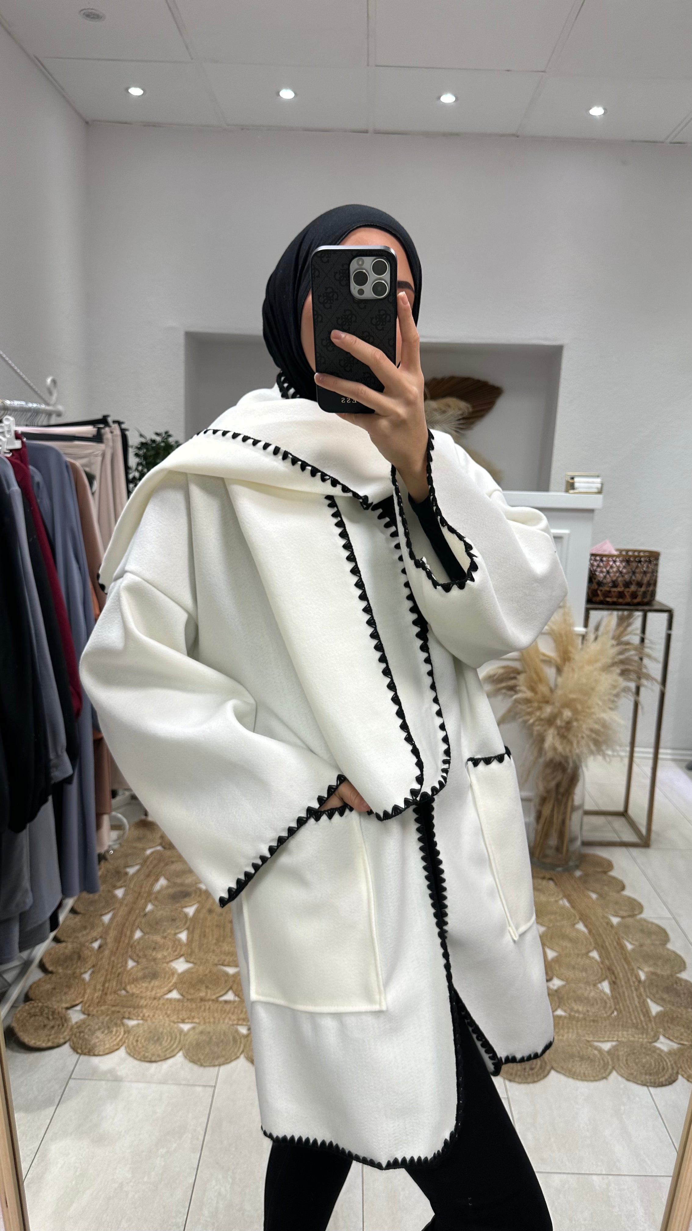 Jacke mit Schal in Weiß