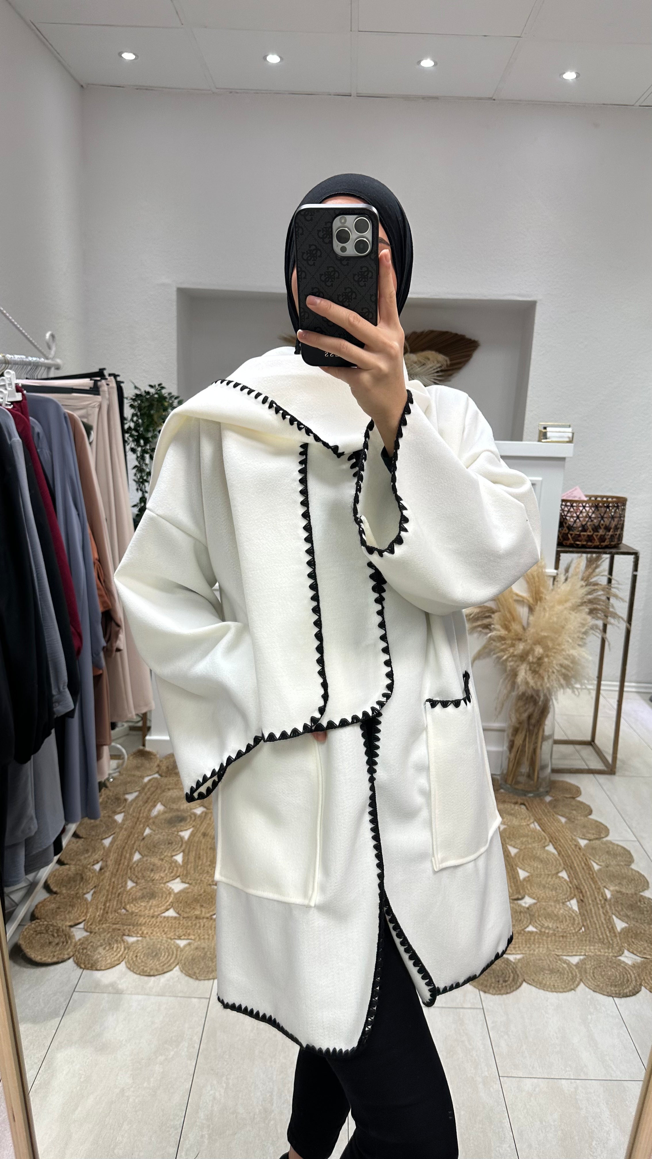 Jacke mit Schal in Weiß