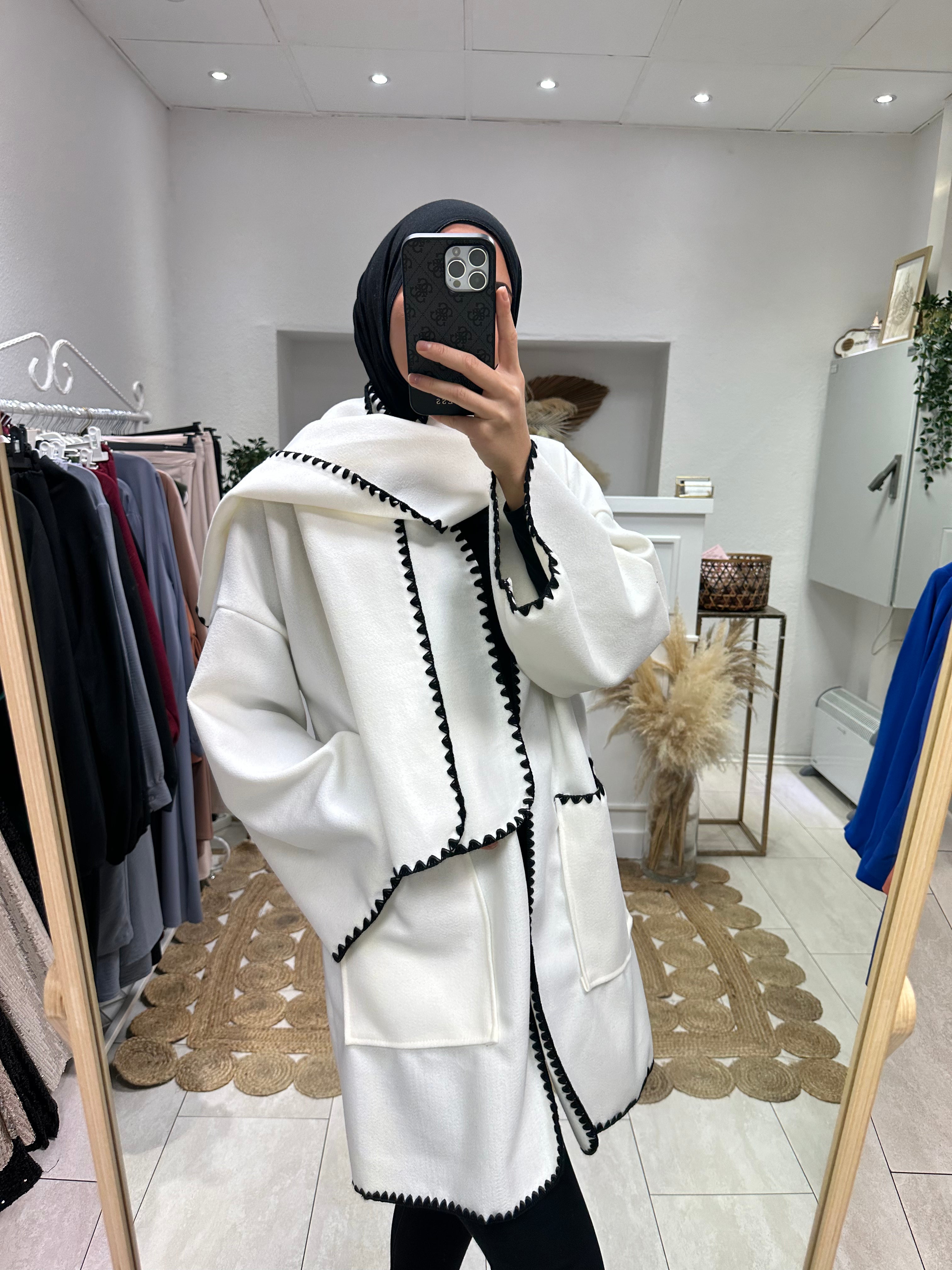 Jacke mit Schal in Weiß