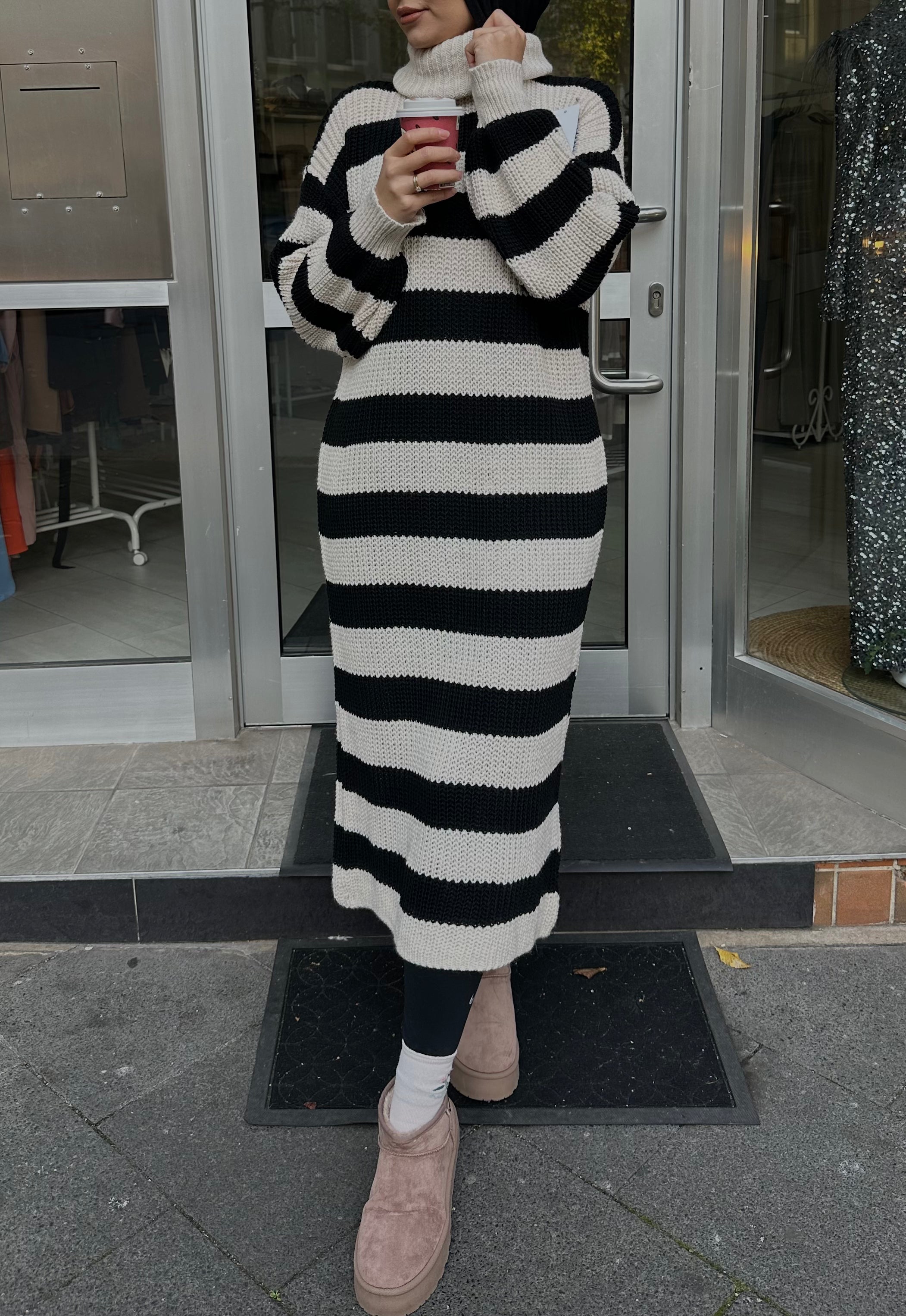 Strickkleid gestreift mit Kragen