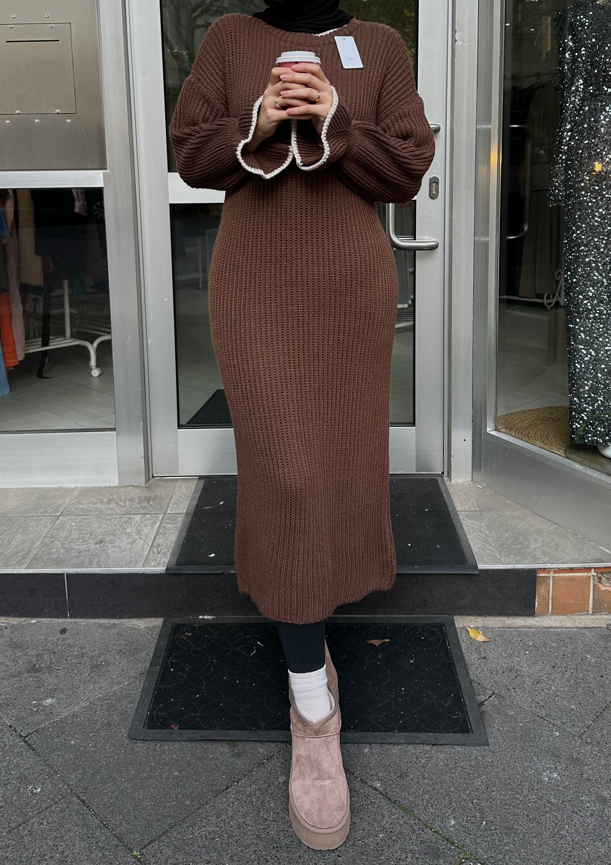 Strickkleid mit rüschenärmel