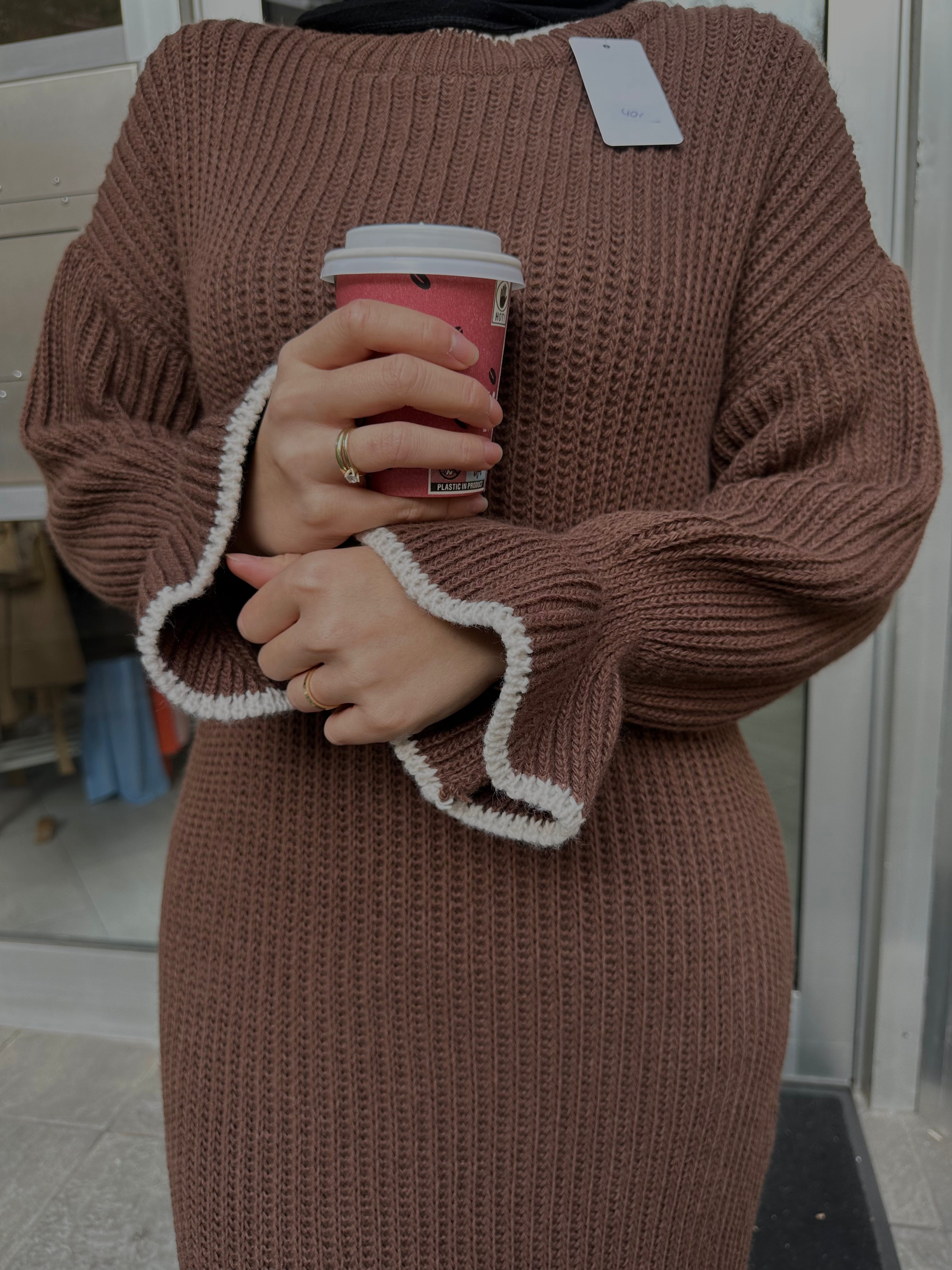 Strickkleid mit rüschenärmel