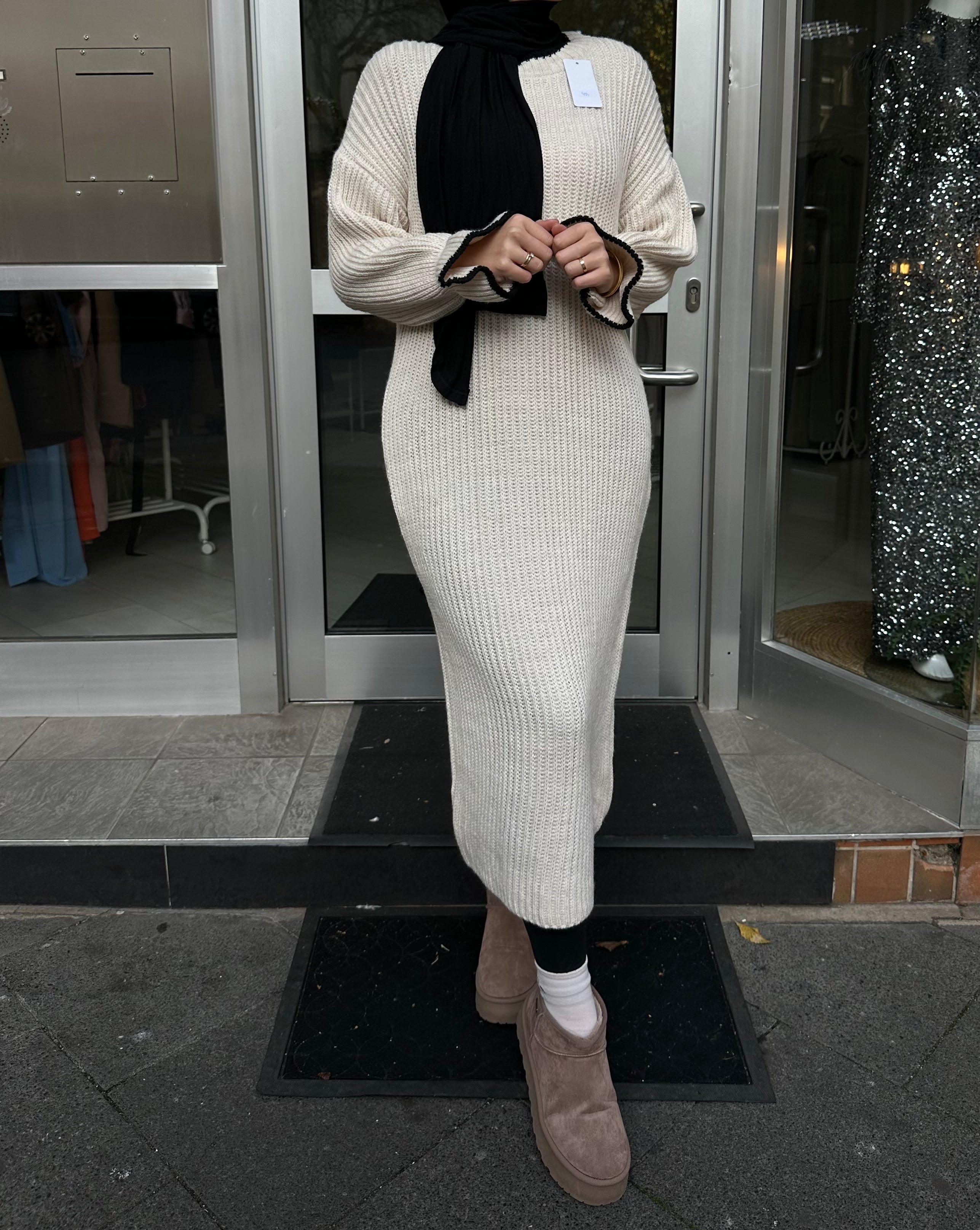 Strickkleid mit rüschenärmel