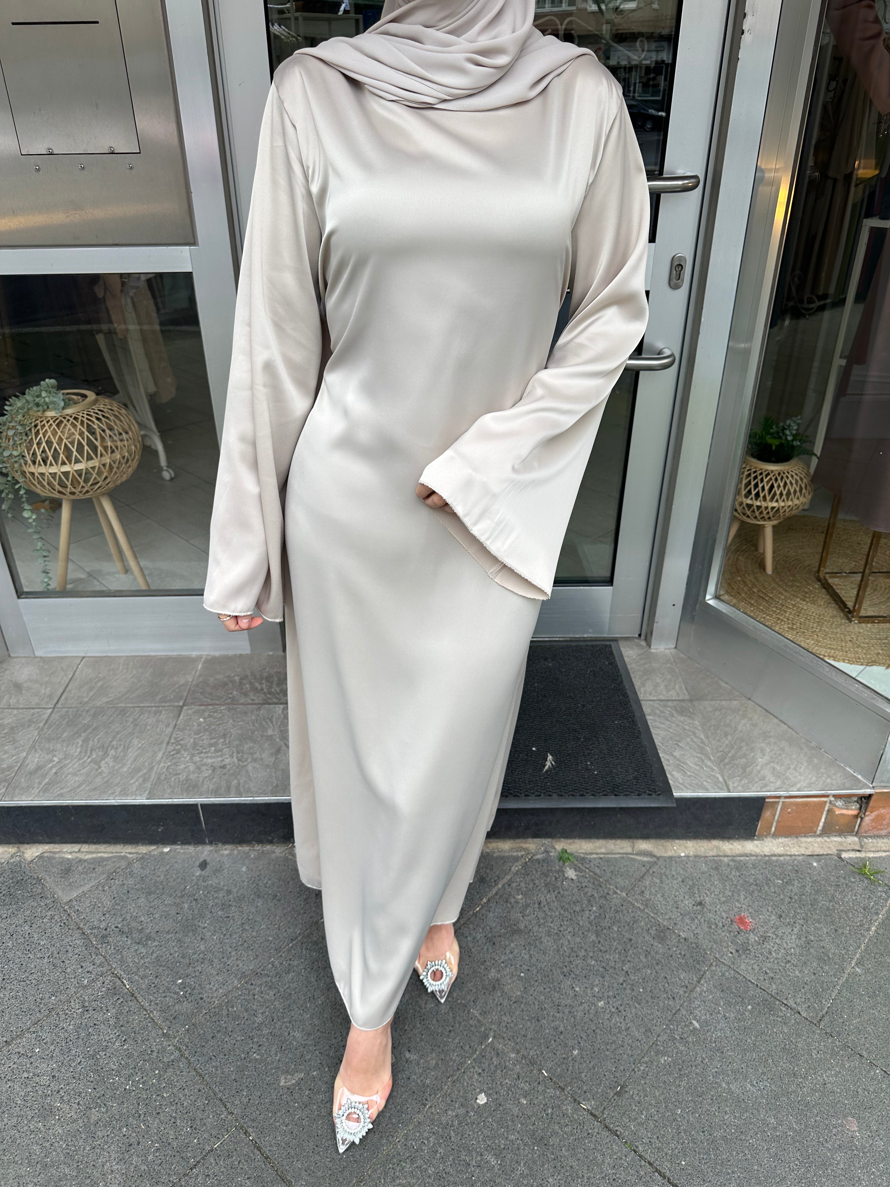 Najiya Satinkleid